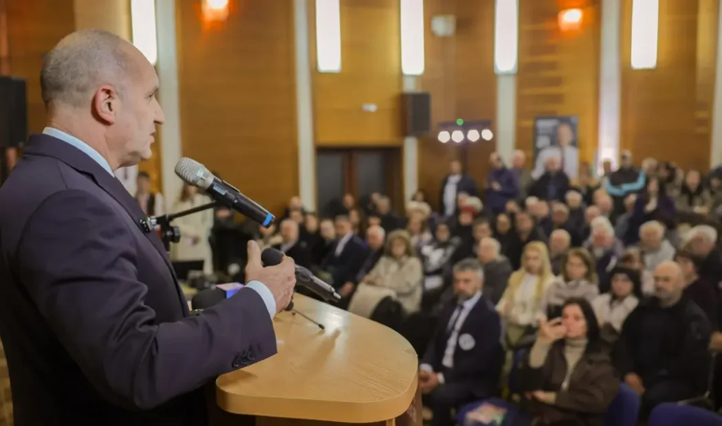 Румен Радев: Новото след присъединяването ни към „клуба на богатите”, е че вересиите в селските бакалии са в евро