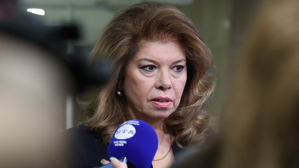 Илияна Йотова критикува подписването на 10-годишното споразумение за сигурност с Украйна