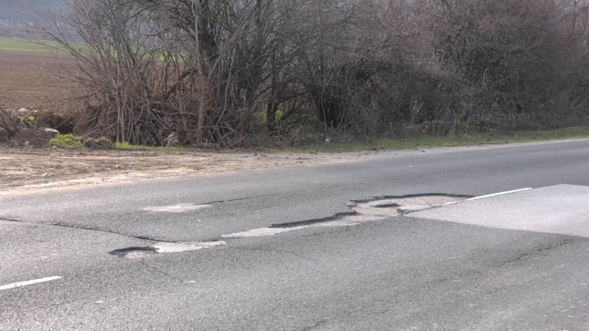 „Докога ще даваме жертви?“: Протест затвори Е-79 между Враца и Монтана заради разбития път