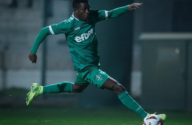 „Лудогорец“ помете „Монтана“ за едно полувреме: 3:0 в Разград