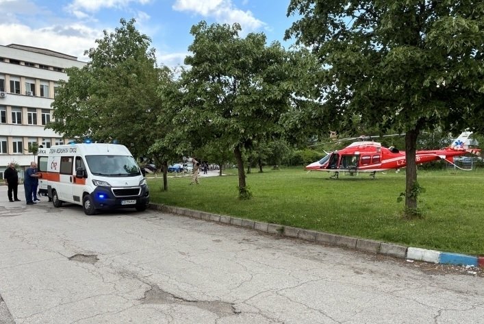 Драма на Е-79 край Мездра: Тираджия изпадна в кома, транспортираха го с медицински хеликоптер до Плевен