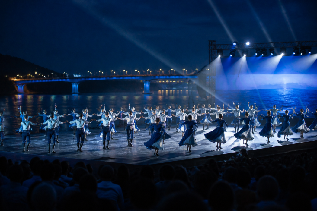 Ансамбъл „Masters of the Dance“ закри „Синия Дунав“ с зрелищен спектакъл