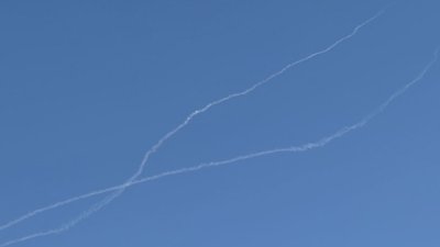 Британският министър на отбраната твърди, че Иран е изстрелял ракети към Кипър