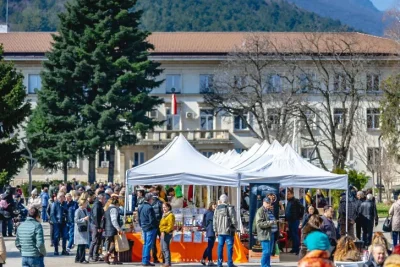 Враца пак събра България на едно място: Фермерският пазар пълни площада пред общината