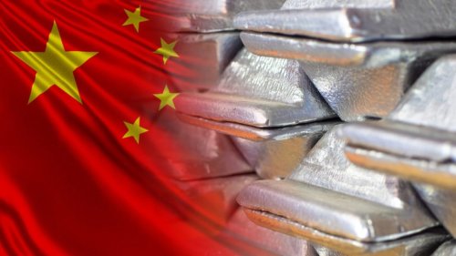 Китай изкупува среброто: вносът скочи с 78% и разтваря ценова пропаст със Запада