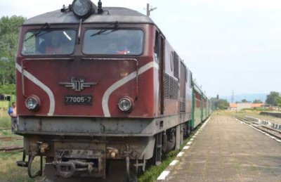 Камък по локомотив: Задържаха 30-годишен мъж за счупено стъкло на гара Роман