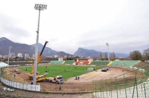 Ремонтът на пистата във Враца е готов на 60%: Асфалтът идва до 15 май, тартанът &ndash; към края на юни