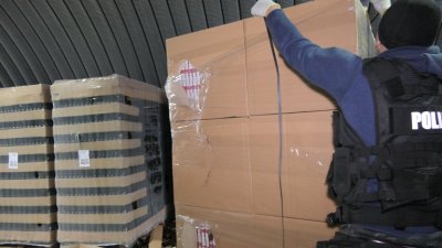 ГДБОП спря ТИР с 4 млн. цигари без бандерол в Лом: Щетата е близо 700 000 евро