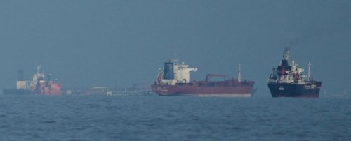 Петролът се търгува под 90 долара за барел на пазара на фючърси. В Шри Ланка обаче купувачите плащат 286 долара в реални сделки