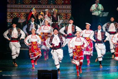 Ансамбъл &bdquo;Мездра&ldquo; излиза на голямата сцена в Сицилия: Българският фолклор ще звучи на престижен форум