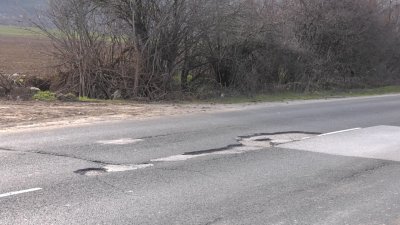 &bdquo;Докога ще даваме жертви?&ldquo;: Протест затвори Е-79 между Враца и Монтана заради разбития път