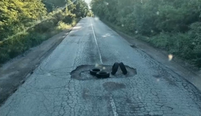 Дупките след зимата отвориха фронт в Монтанско: Тръгнаха аварийни ремонти по пътища и улици