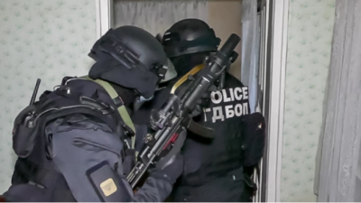 Полицейски удар в Ботевград: Намериха 129 860 лв., 56 850 евро, злато и &bdquo;тефтери&ldquo; с имена