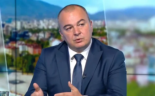 Домати за 30 цента на митницата: Министър видя схема с фактури и обеща удар по нерегламентирания внос