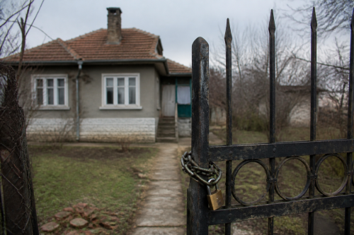 ЧСИ продава къща с парцел в Комарево за 6 120 евро