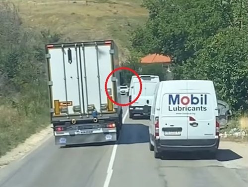 Опасно изпреварване с ТИР на спускане край Видин: Кадри от Арчар взривиха мрежата
