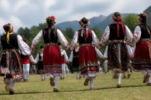 Типченица събира фолклора на България с „Типченица пее“
