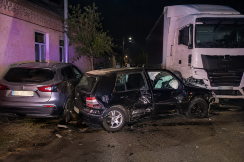 1,90 промила и три удара за секунди: Пиян шофьор размаза няколко коли в Лом