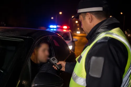 МВР хвана двама пияни шофьори във Враца и ги задържа