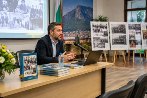 Георги Богданов представи във Враца книга за 150 години детски организации