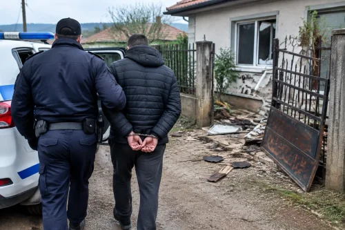 Полицията във Враца задържа мъж за погром в Голямо Пещене