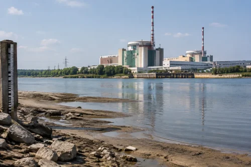 Пети блок на АЕЦ „Козлодуй“ работи с намалена мощност заради ниския Дунав