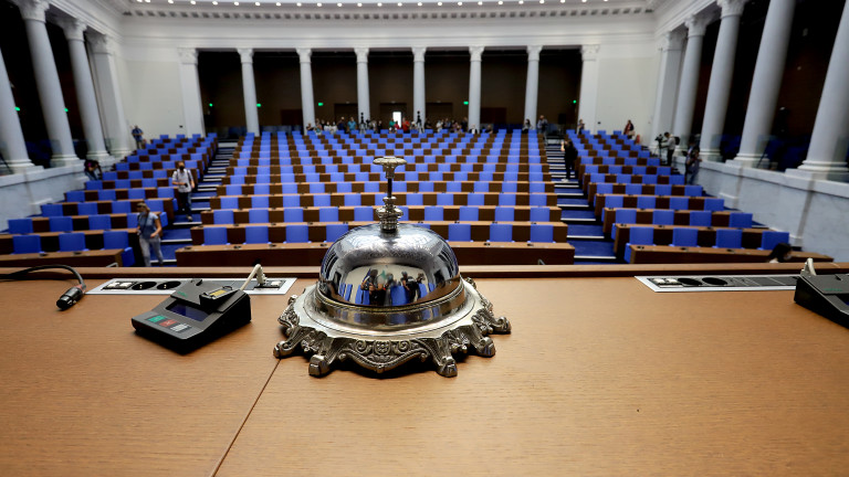 Последни дни на парламента: Депутатите трябва да удължат бюджета преди кампанията