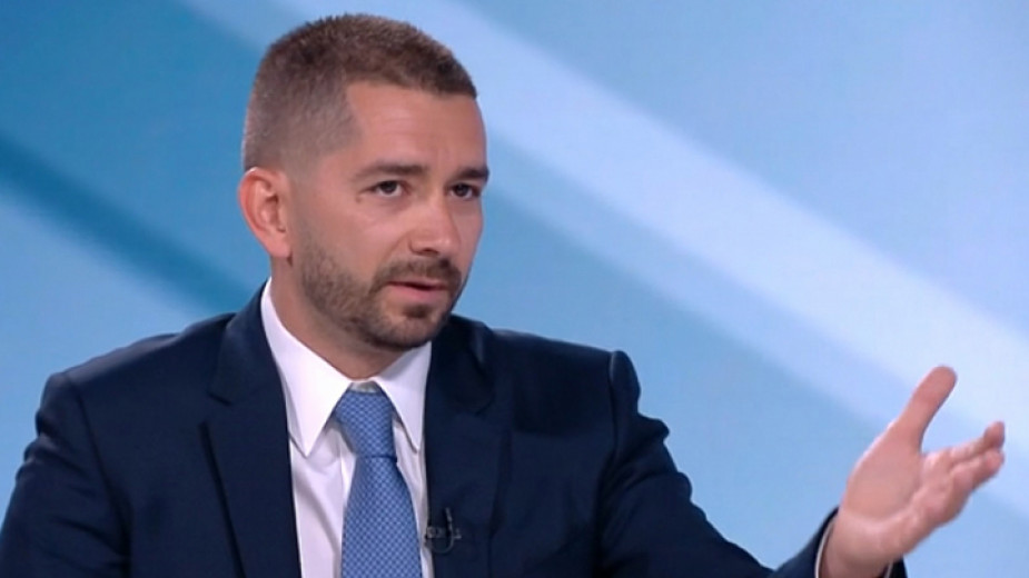 Слави Василев атакува Тома Биков: Мутрите в политиката ще бъдат изметени