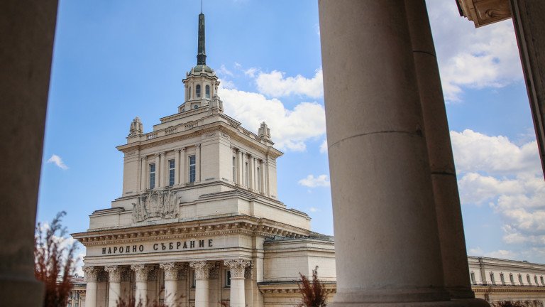 Подкрепата за Радев продължава да расте, инфлацията е решаваща за избирателите