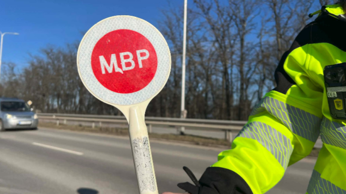 Пиян и без книжка зад волана в Роман: Полицията иззе номерата