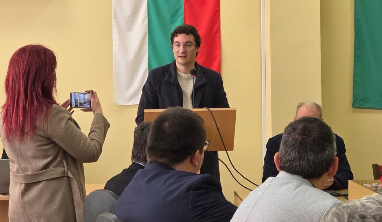Зарков: Няма да позволим плодородната земя да се превърне в соларни полета