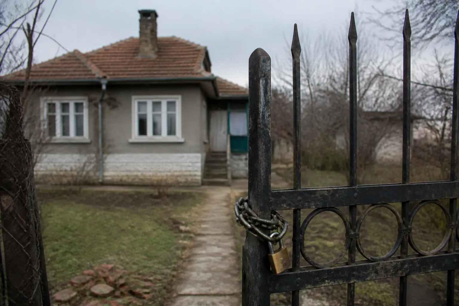 ЧСИ продава къща с парцел в Комарево за 6 120 евро