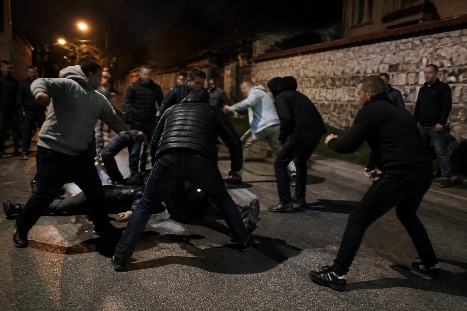 Масов бой в Лехчево прати 42-годишен мъж в болница