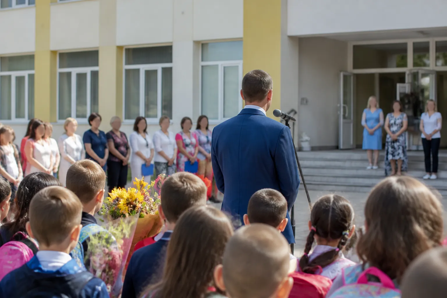Росен Михайлов откри учебната година в НУ „Иван Вазов“ – Враца
