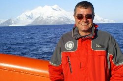 Българската база в Антарктида без сняг: Пимпирев предупреждава за ускорено топене на леда