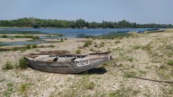 Дунав остава на ръба: Нивото почти не мърда, ограниченията за корабите остават
