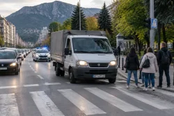 Камионче прелетя по насрещното край пешеходци във Враца