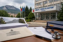 Персоналът на МБАЛ „Христо Ботев“ пита Катя Ивкова за смяната