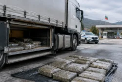 МВР задържа шофьор край Ружинци с 54,670 кг канабис