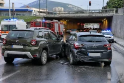 Катастрофа във Враца затрудни трафика край автогарата