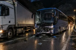 Автобус София–Видин катастрофира край „Топли дол“, без ранени