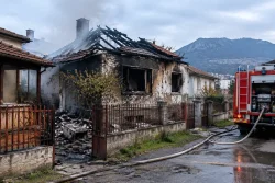 Пожарната във Видин спаси три сгради при пожар