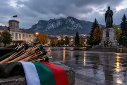 Община Враца отмени факелното шествие за Деня на будителите