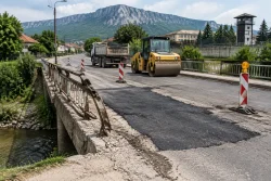 Община Враца започна ремонт на опасния мост до затвора